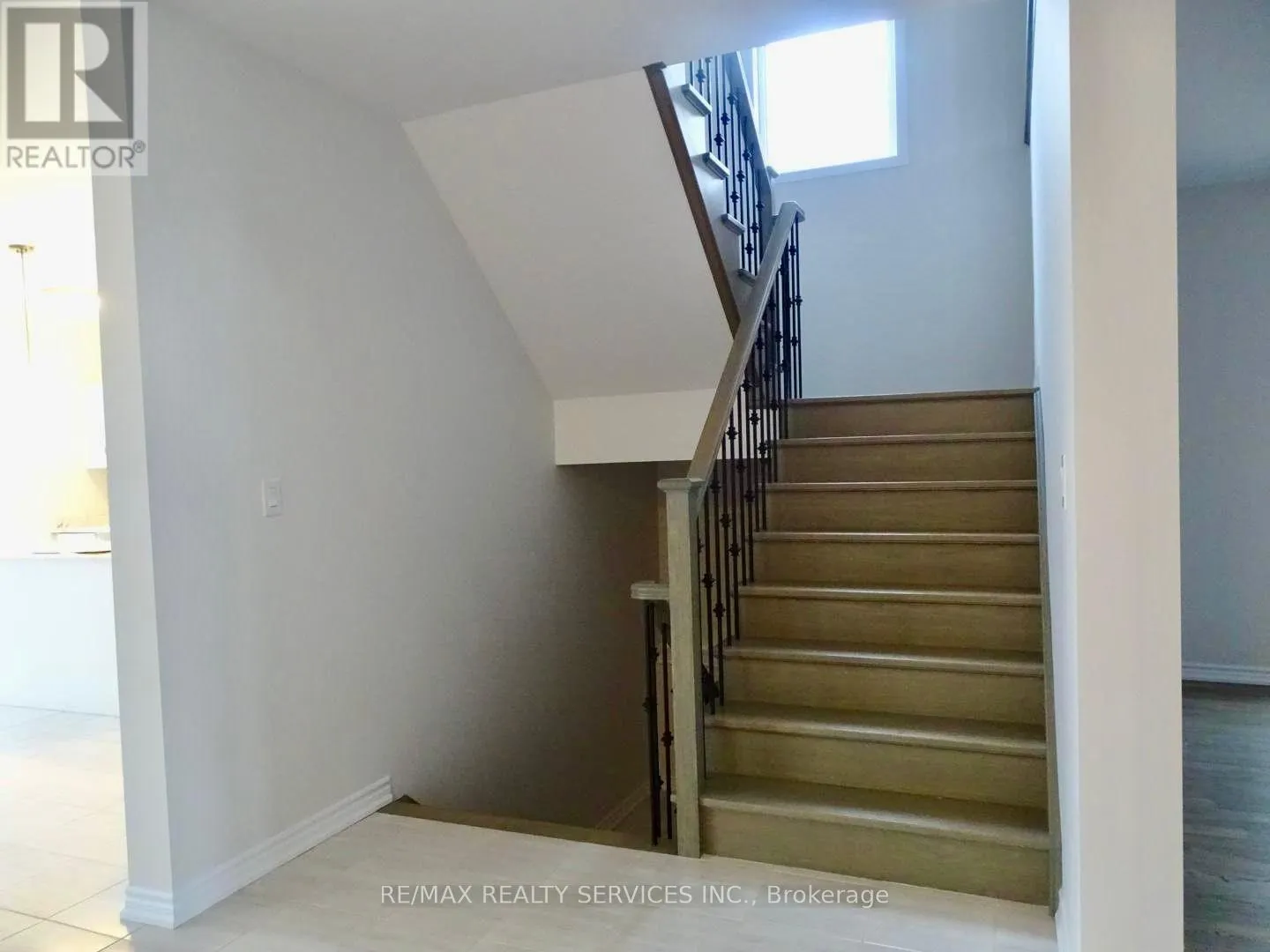 204 BETHUNE AVENUE