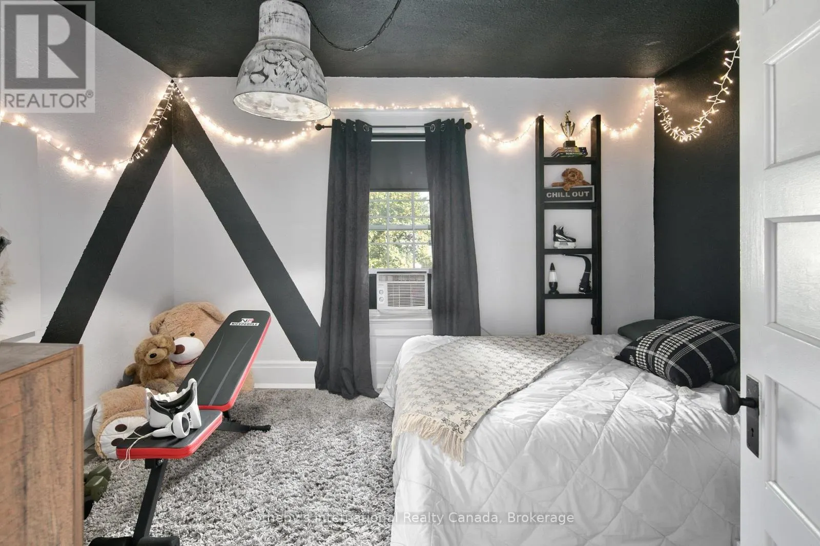 137840 GREY 12 ROAD
