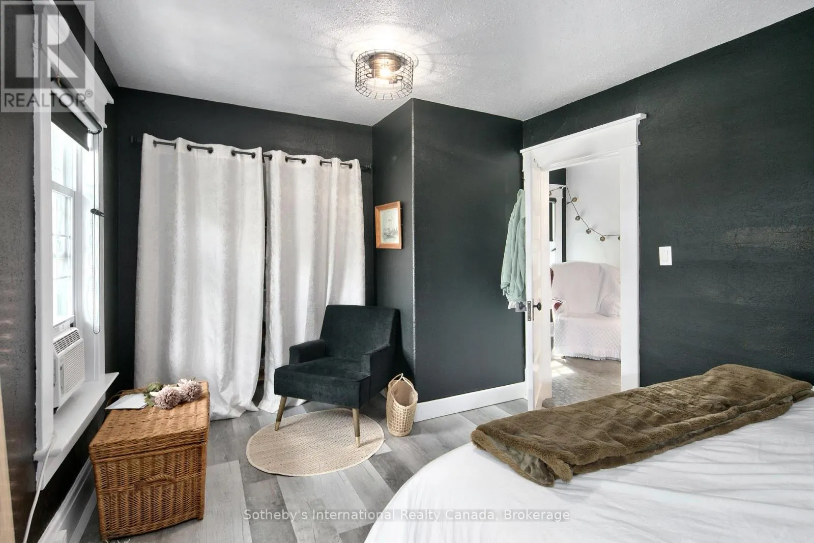 137840 GREY 12 ROAD