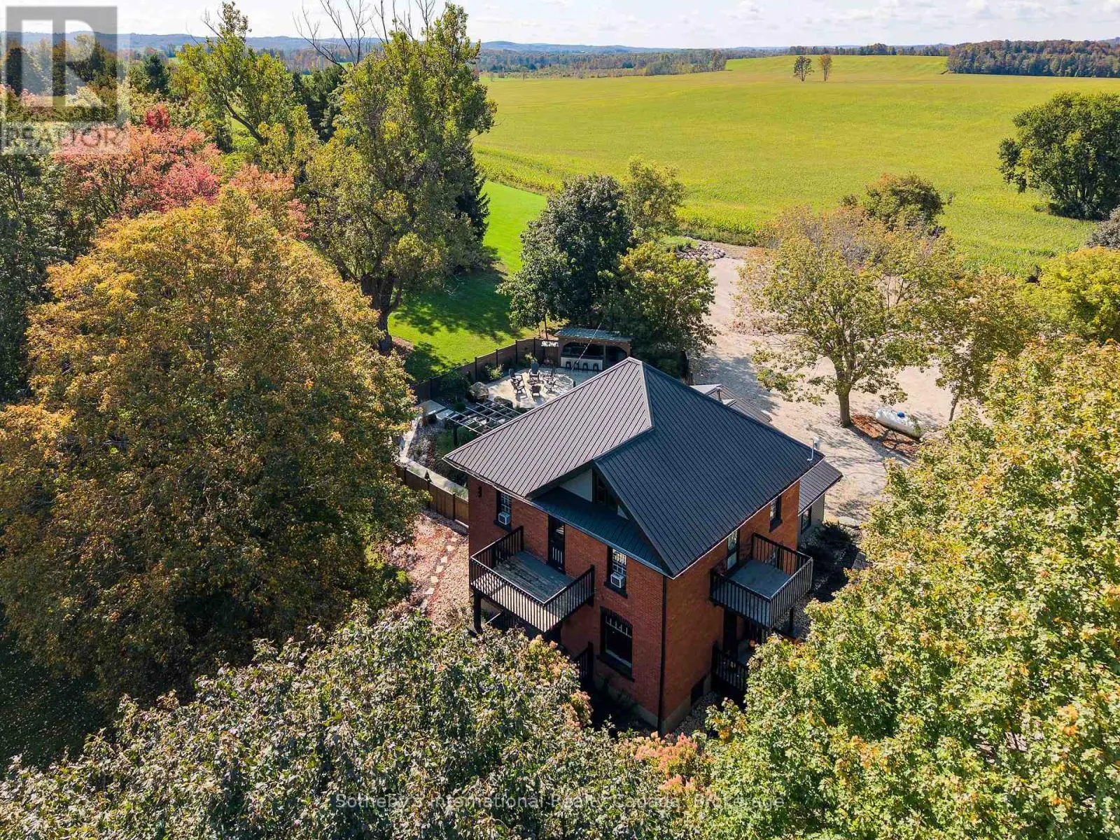 137840 GREY 12 ROAD
