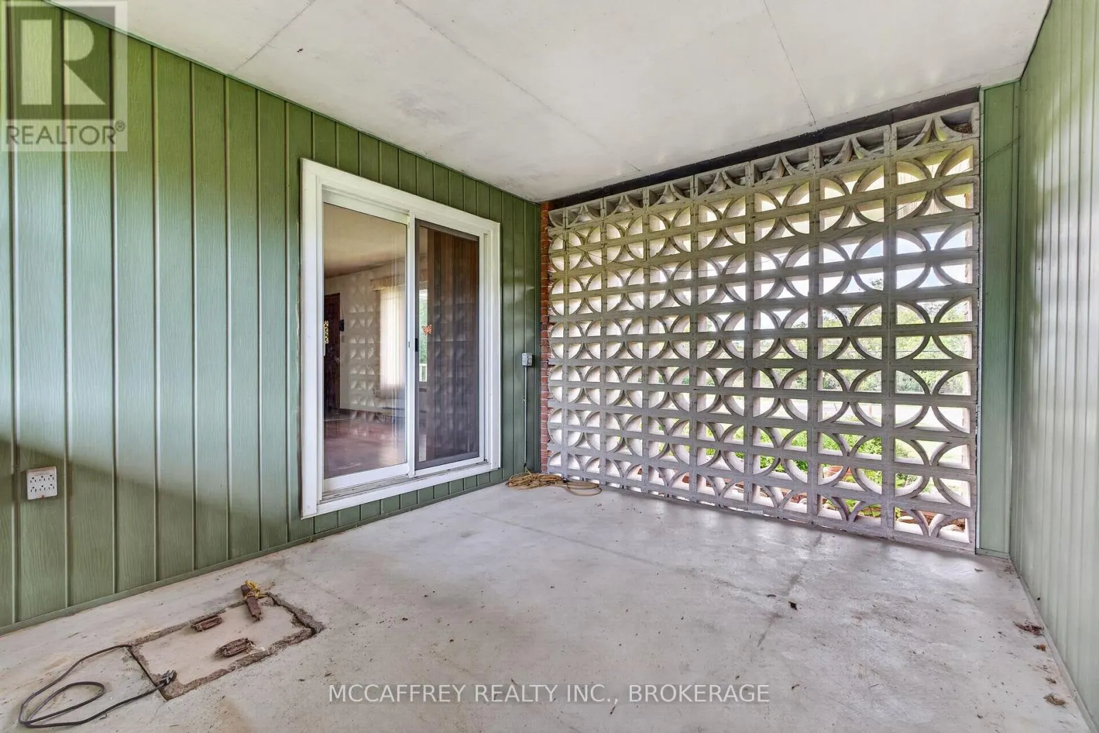 2572 COUNTY RD 1 E