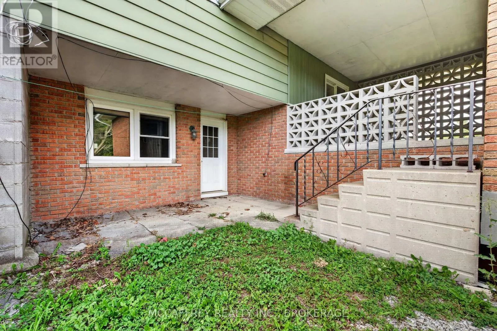 2572 COUNTY RD 1 E