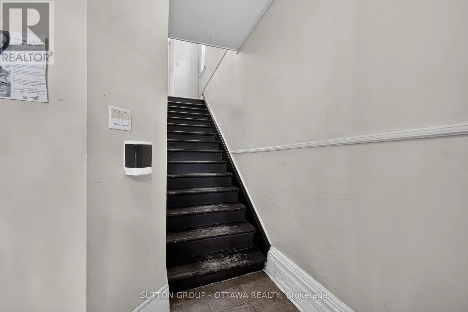 438 LEWIS STREET