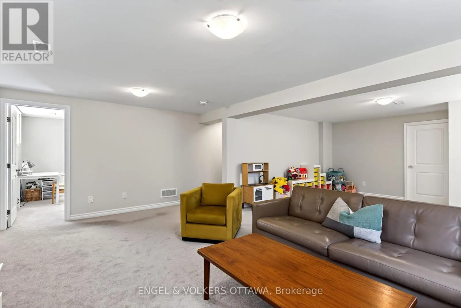 920 LUCERNE DRIVE