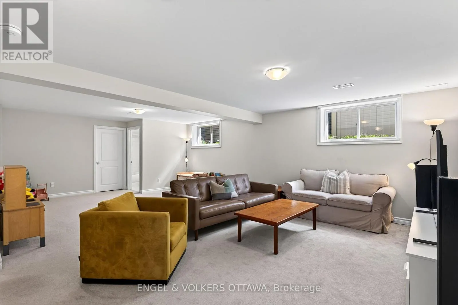 920 LUCERNE DRIVE