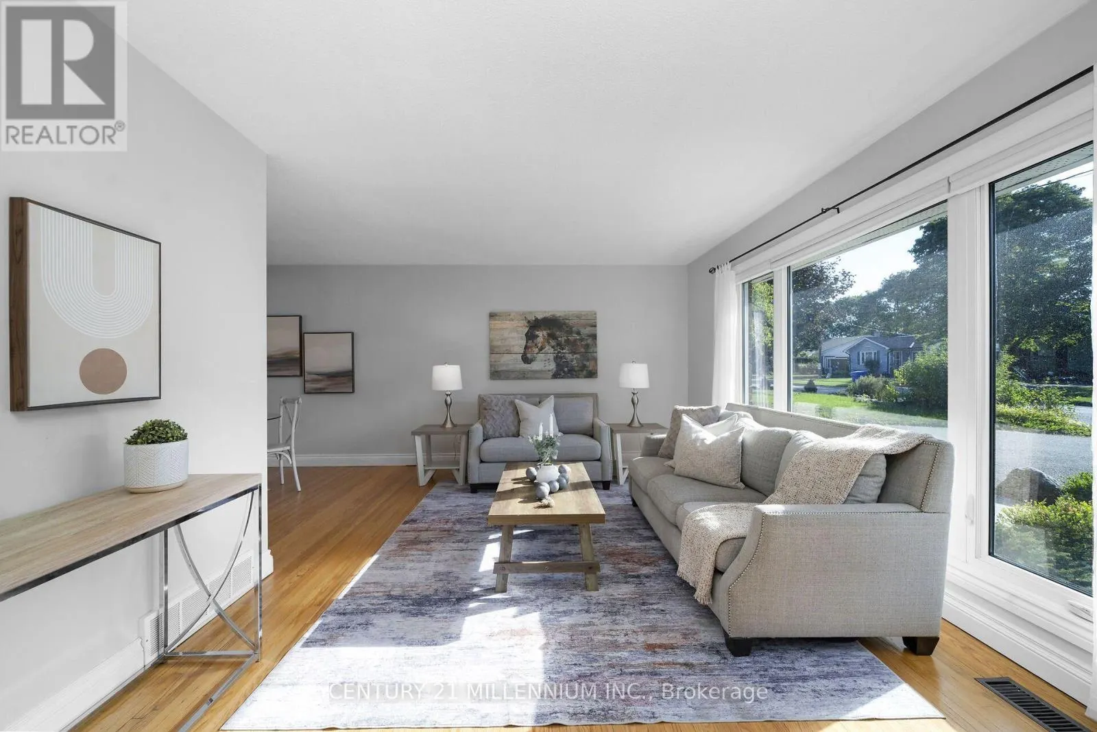 27 DUNDAS STREET W