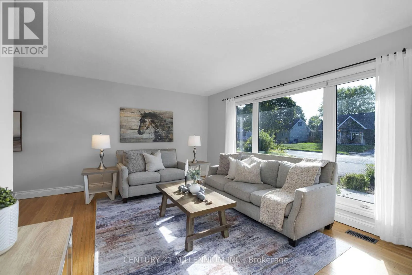 27 DUNDAS STREET W