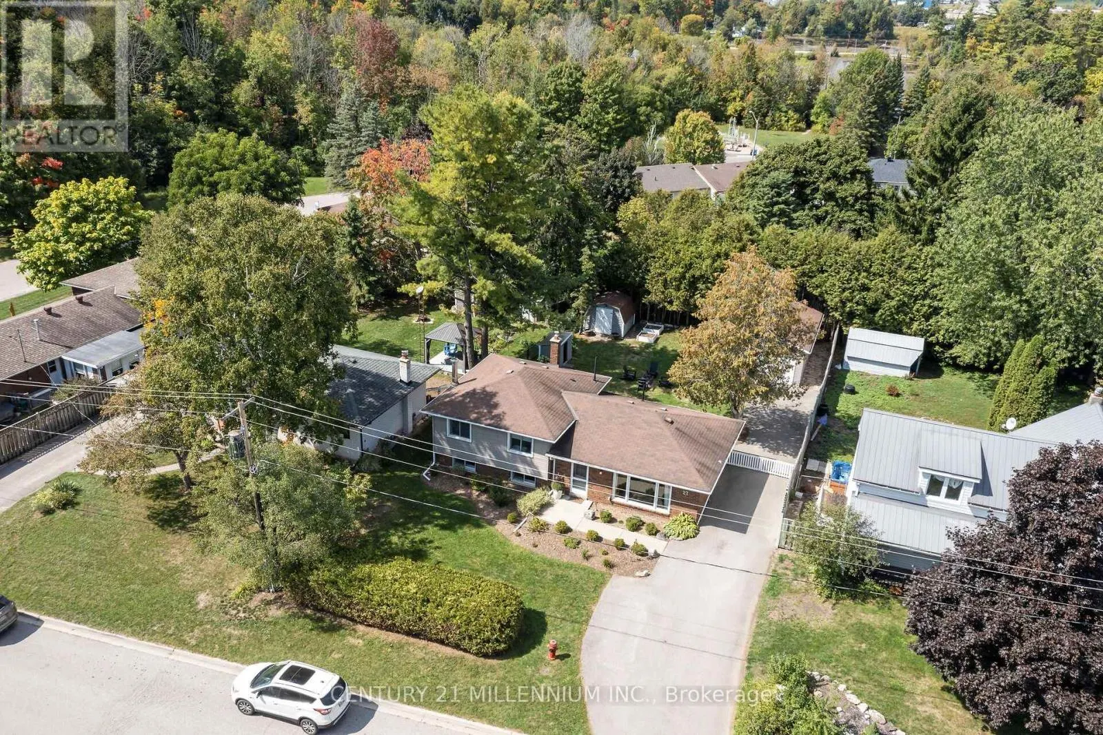 27 DUNDAS STREET W