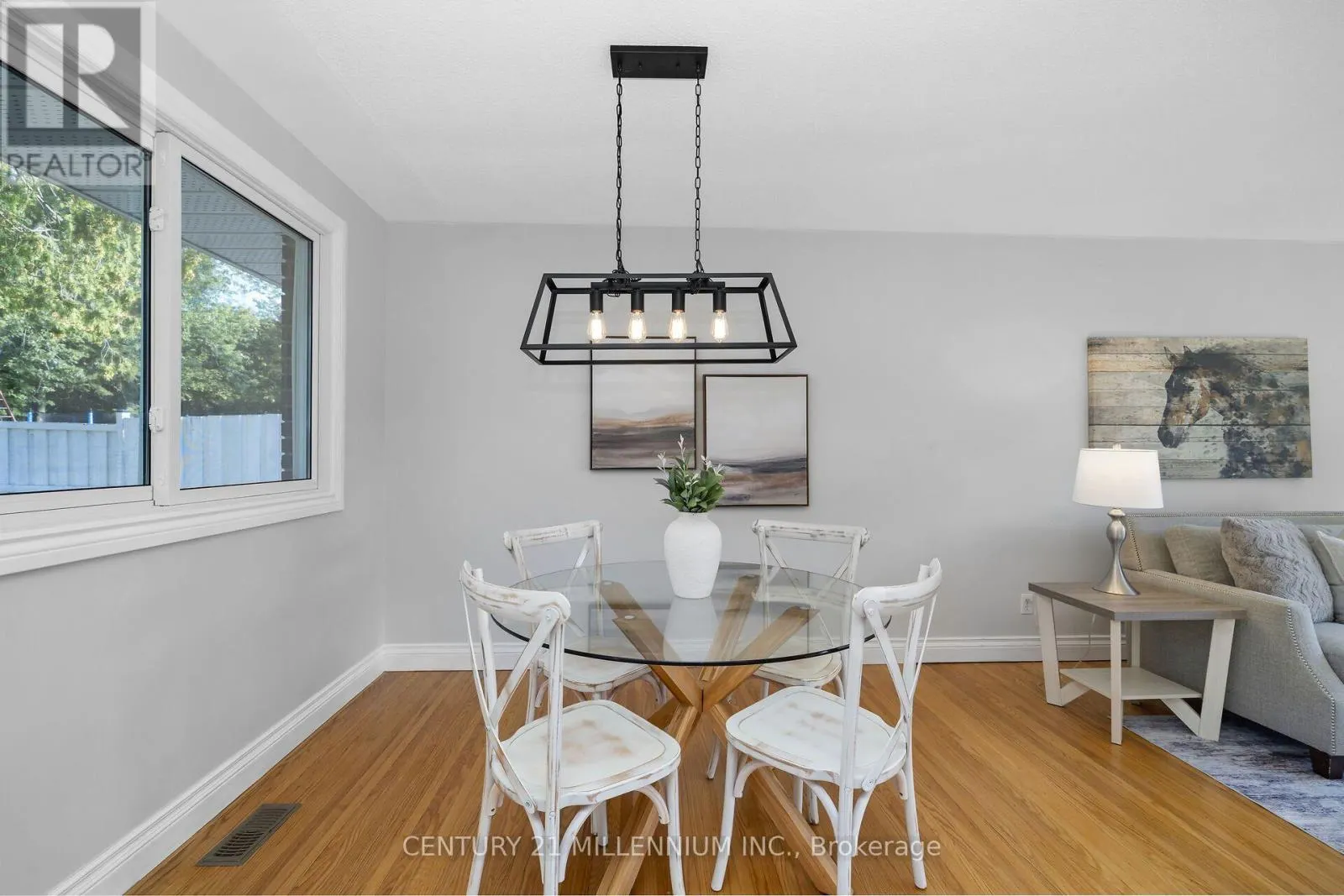 27 DUNDAS STREET W