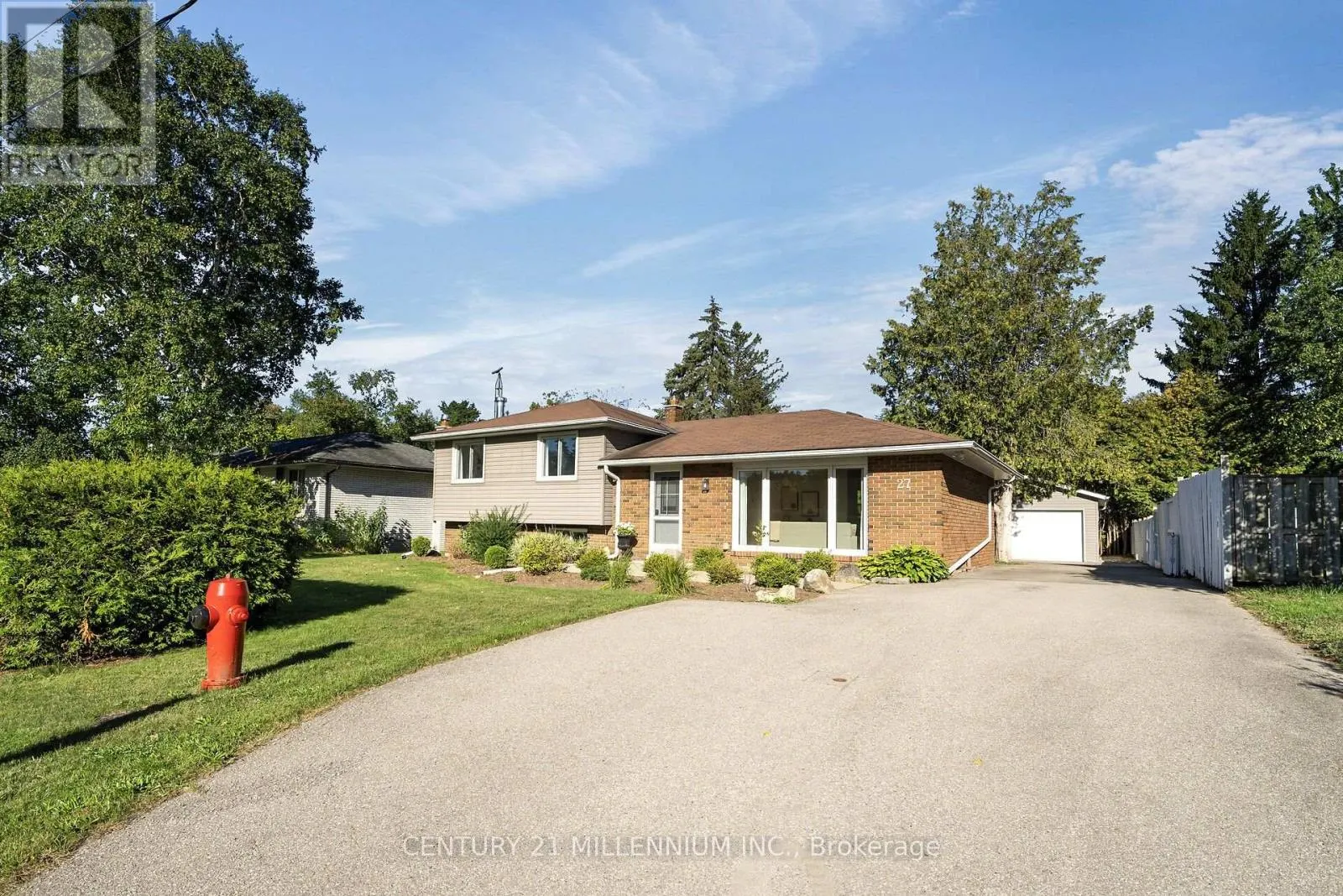 27 DUNDAS STREET W