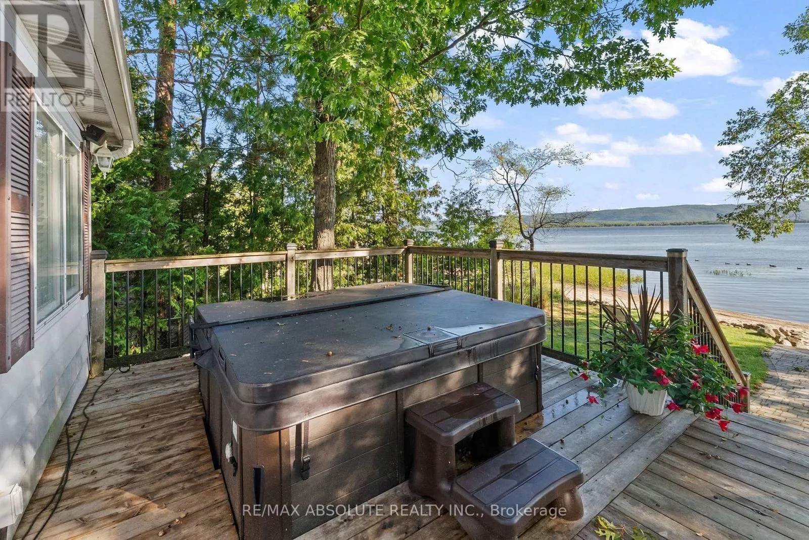 470 BAYVIEW DRIVE