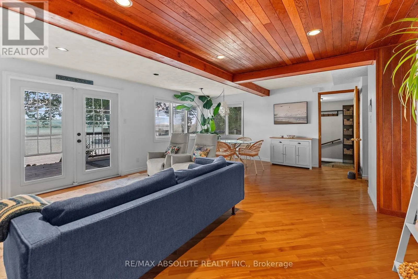 470 BAYVIEW DRIVE