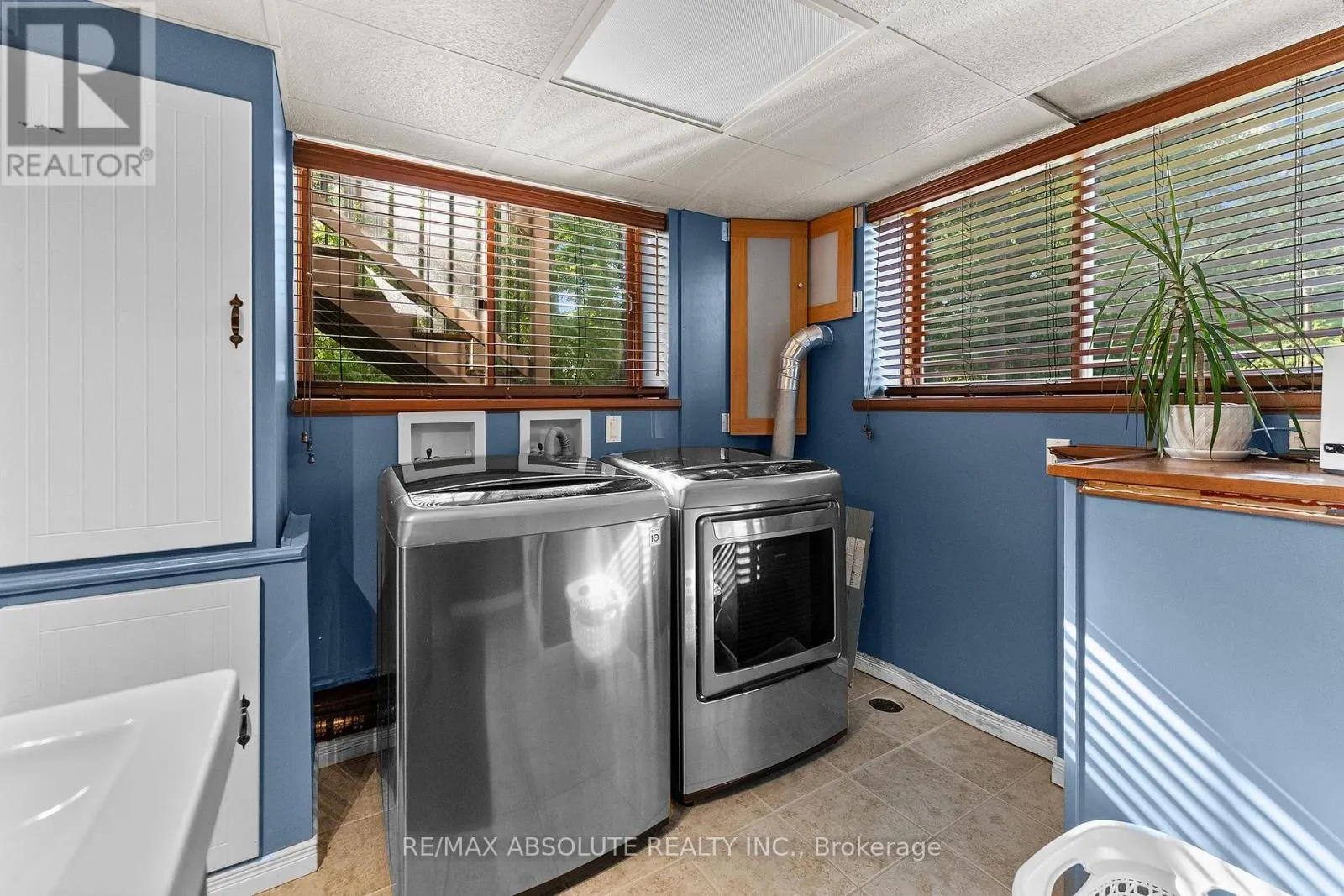 470 BAYVIEW DRIVE