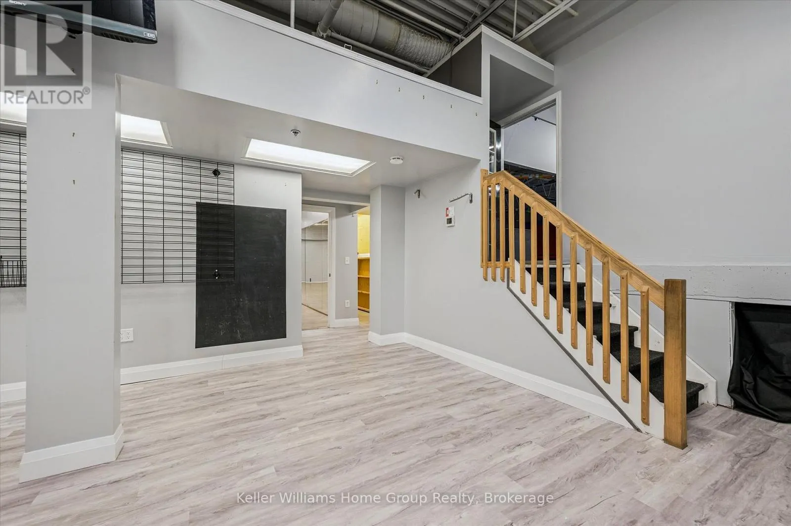 380 ST ANDREW STREET W