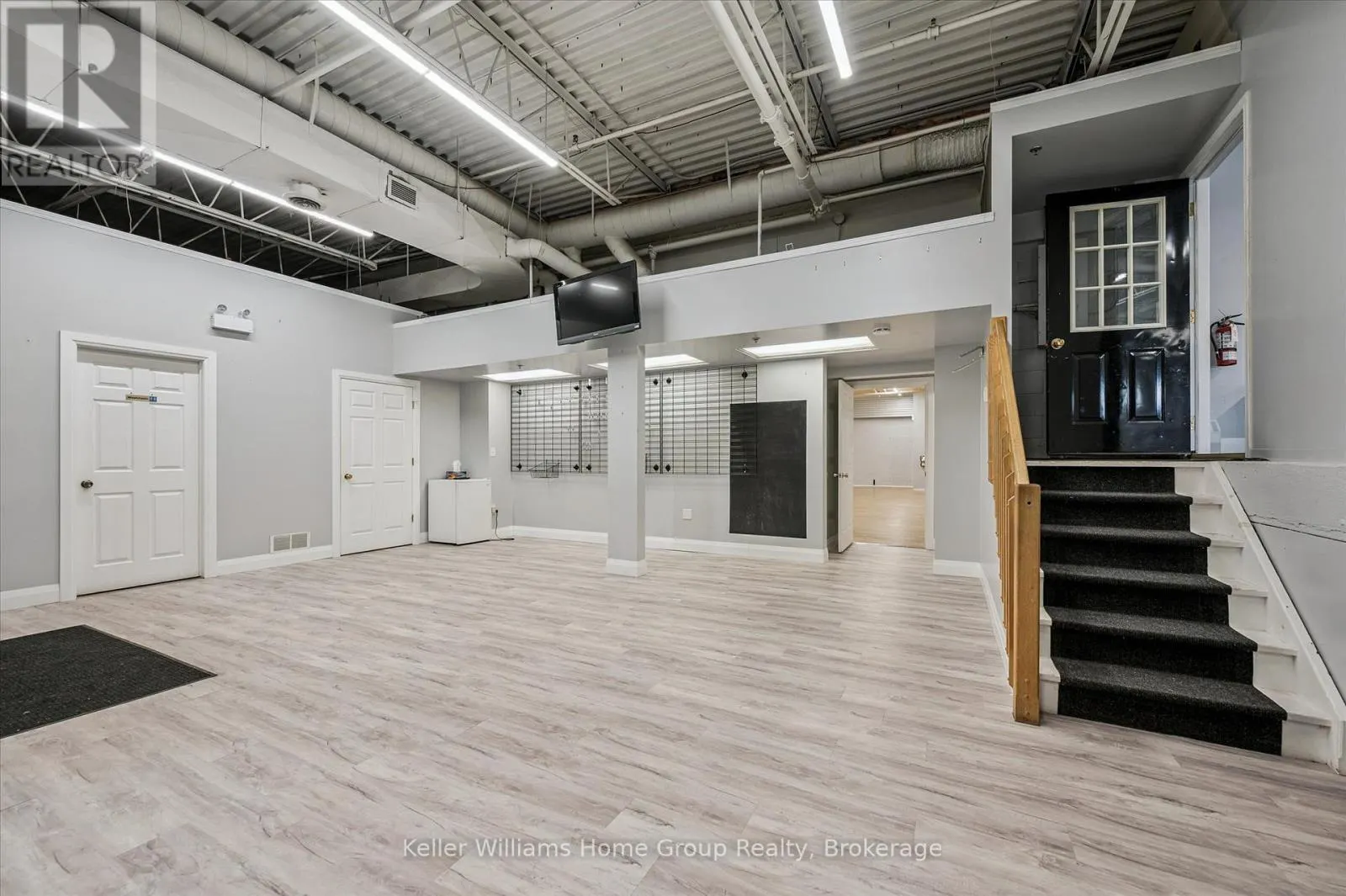380 ST ANDREW STREET W