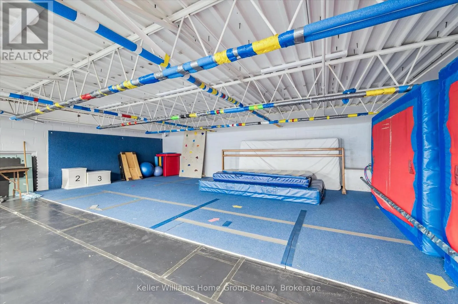 380 ST ANDREW STREET W