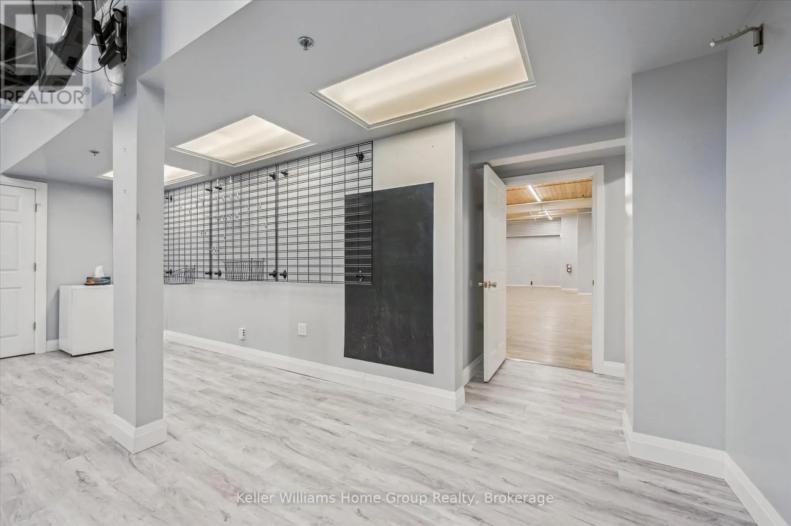 380 ST ANDREW STREET W