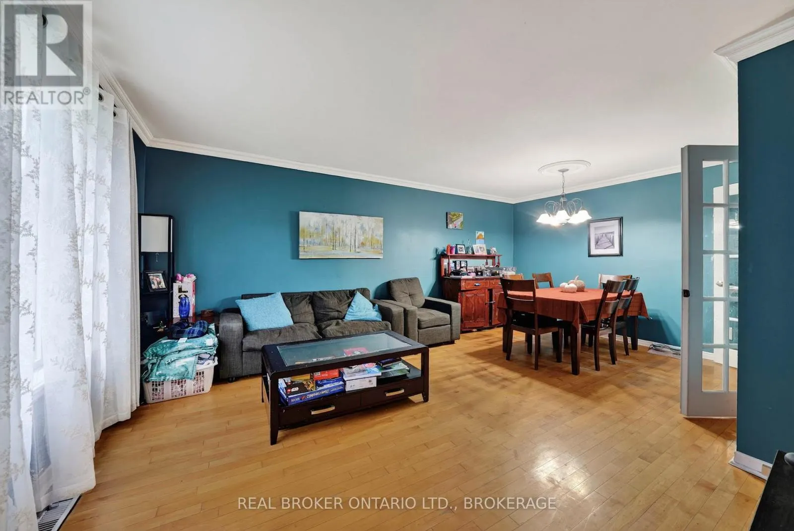 858 CHELSEA CRESCENT