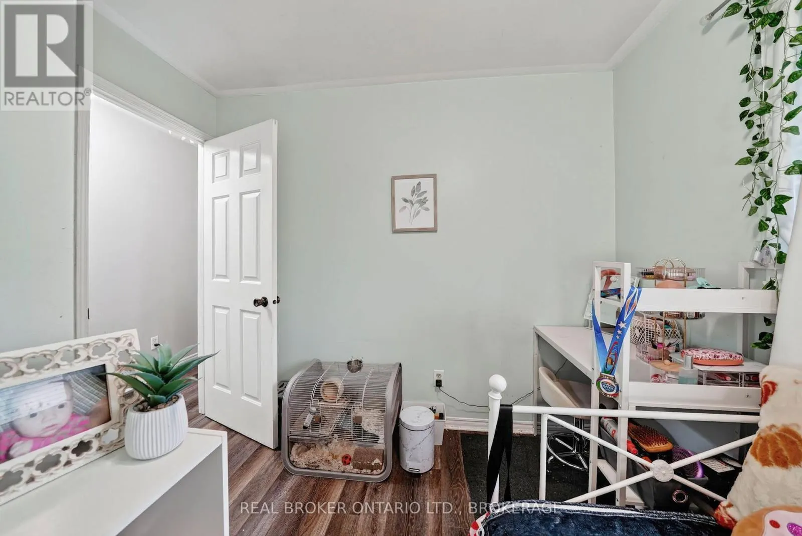858 CHELSEA CRESCENT