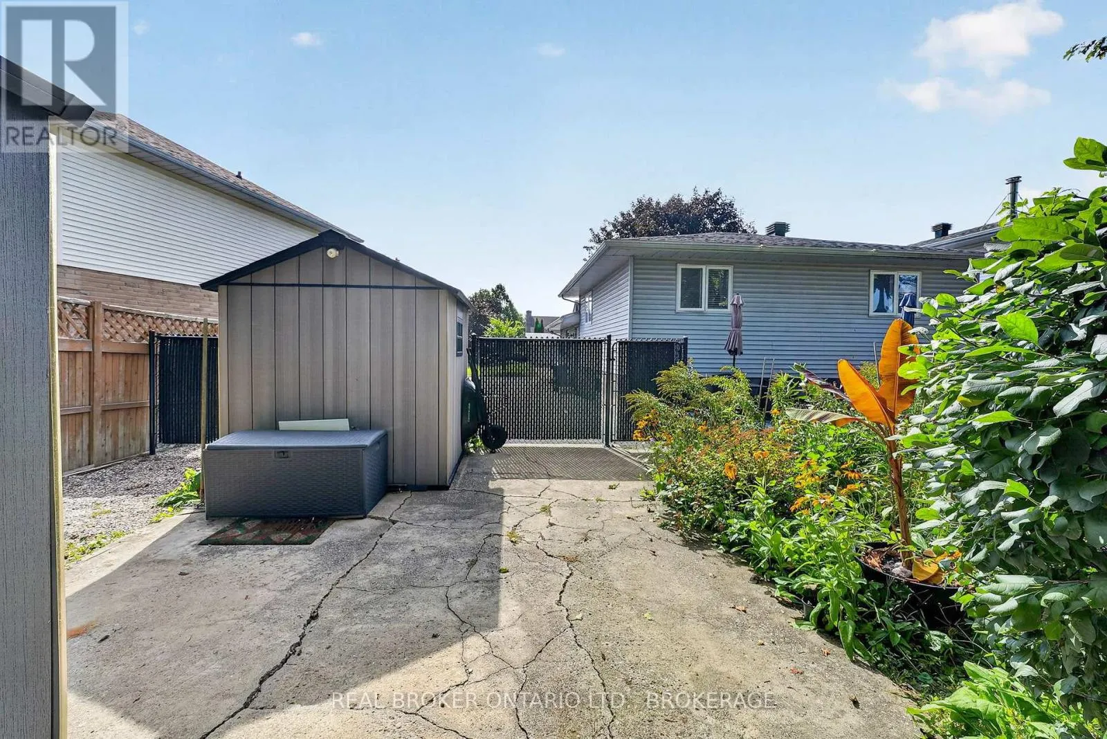 858 CHELSEA CRESCENT