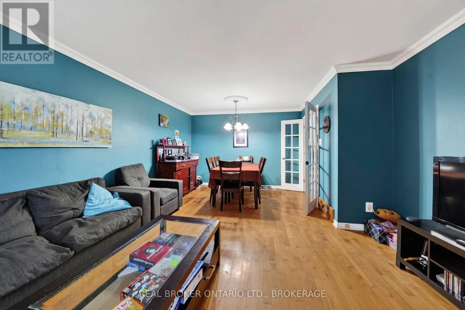 858 CHELSEA CRESCENT
