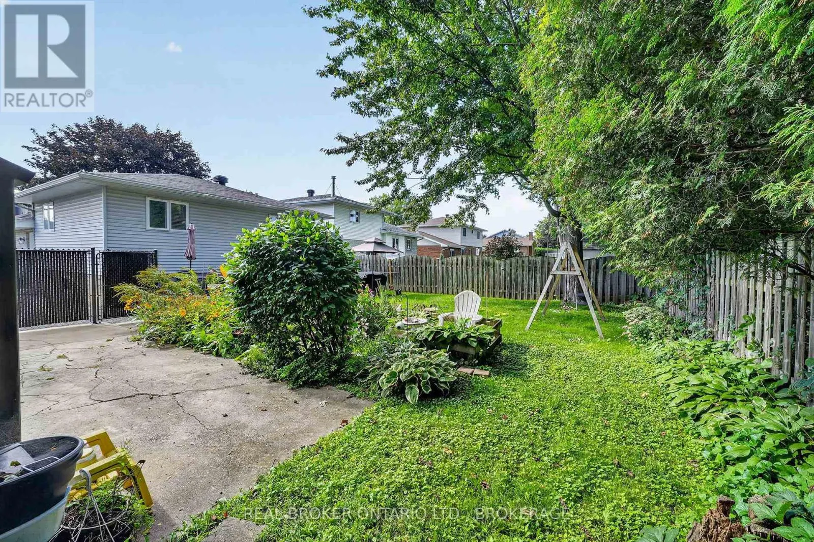 858 CHELSEA CRESCENT