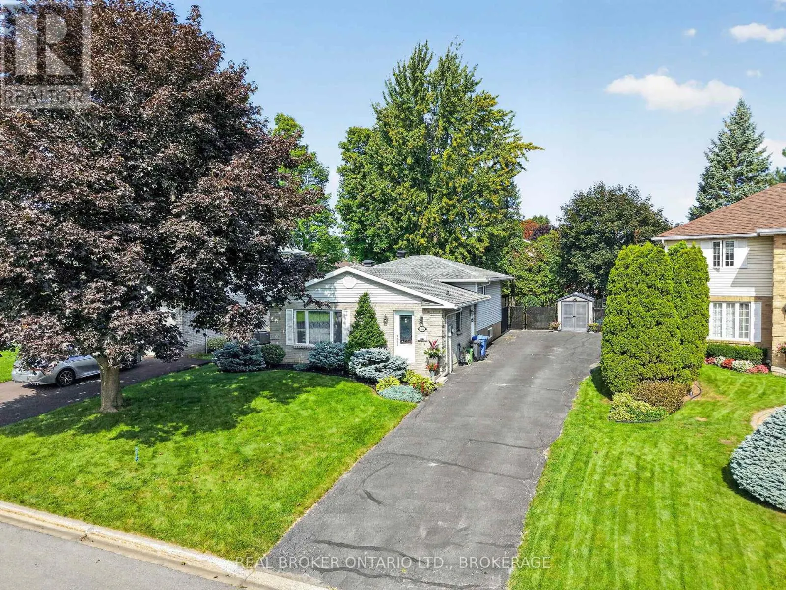 858 CHELSEA CRESCENT
