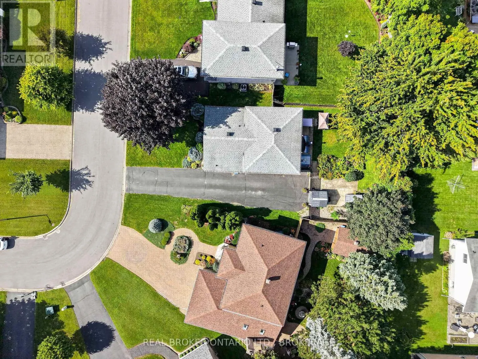 858 CHELSEA CRESCENT