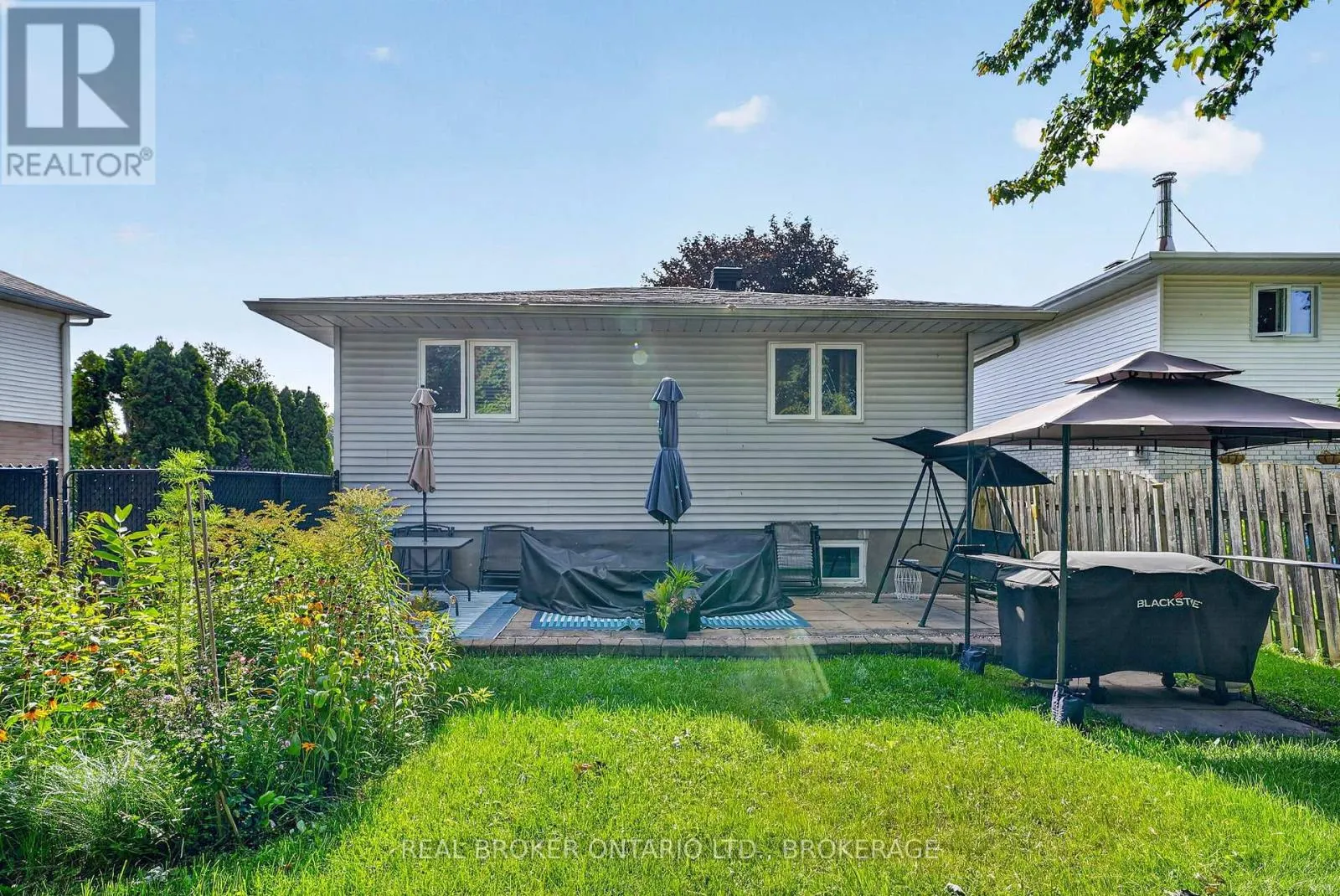 858 CHELSEA CRESCENT