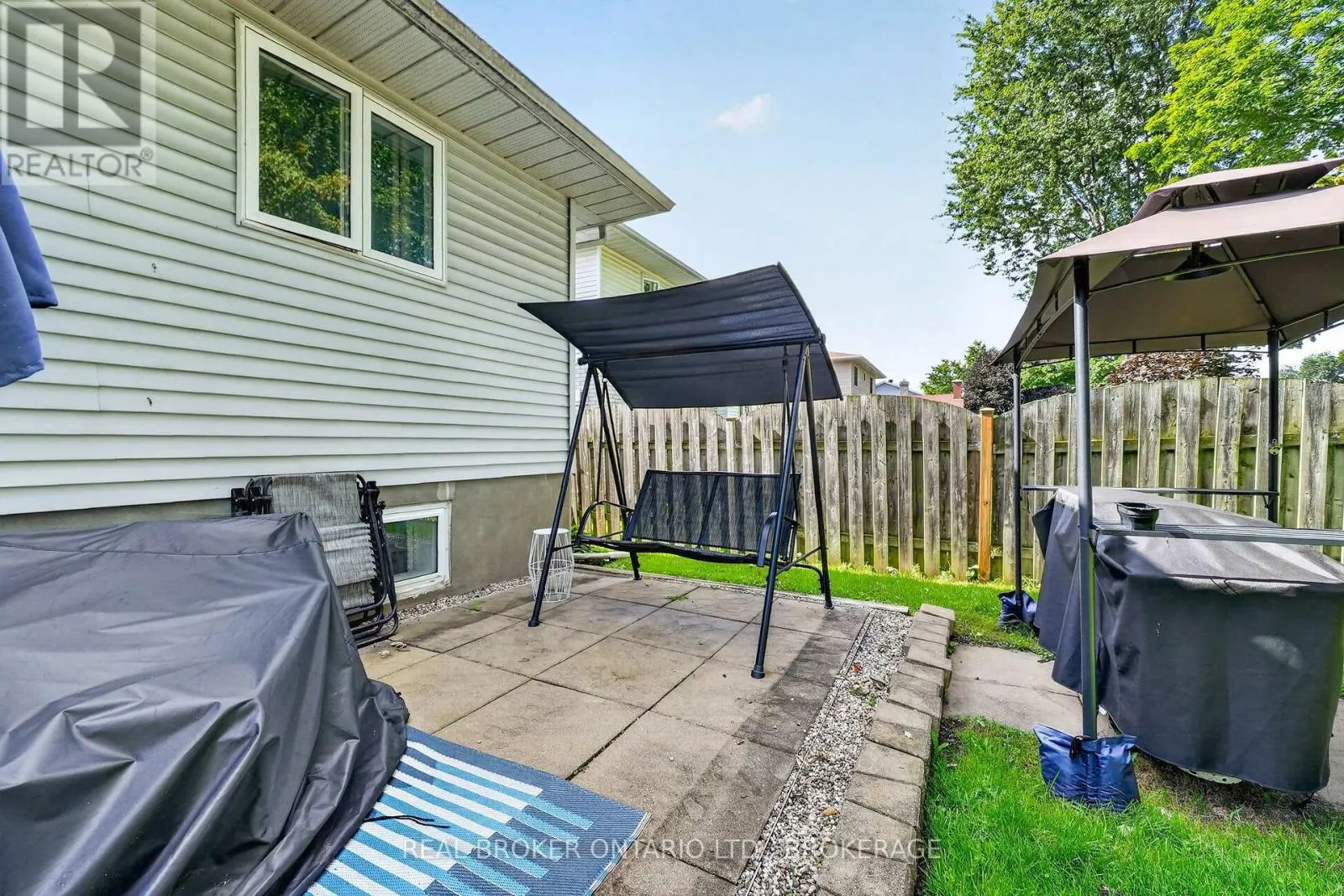858 CHELSEA CRESCENT