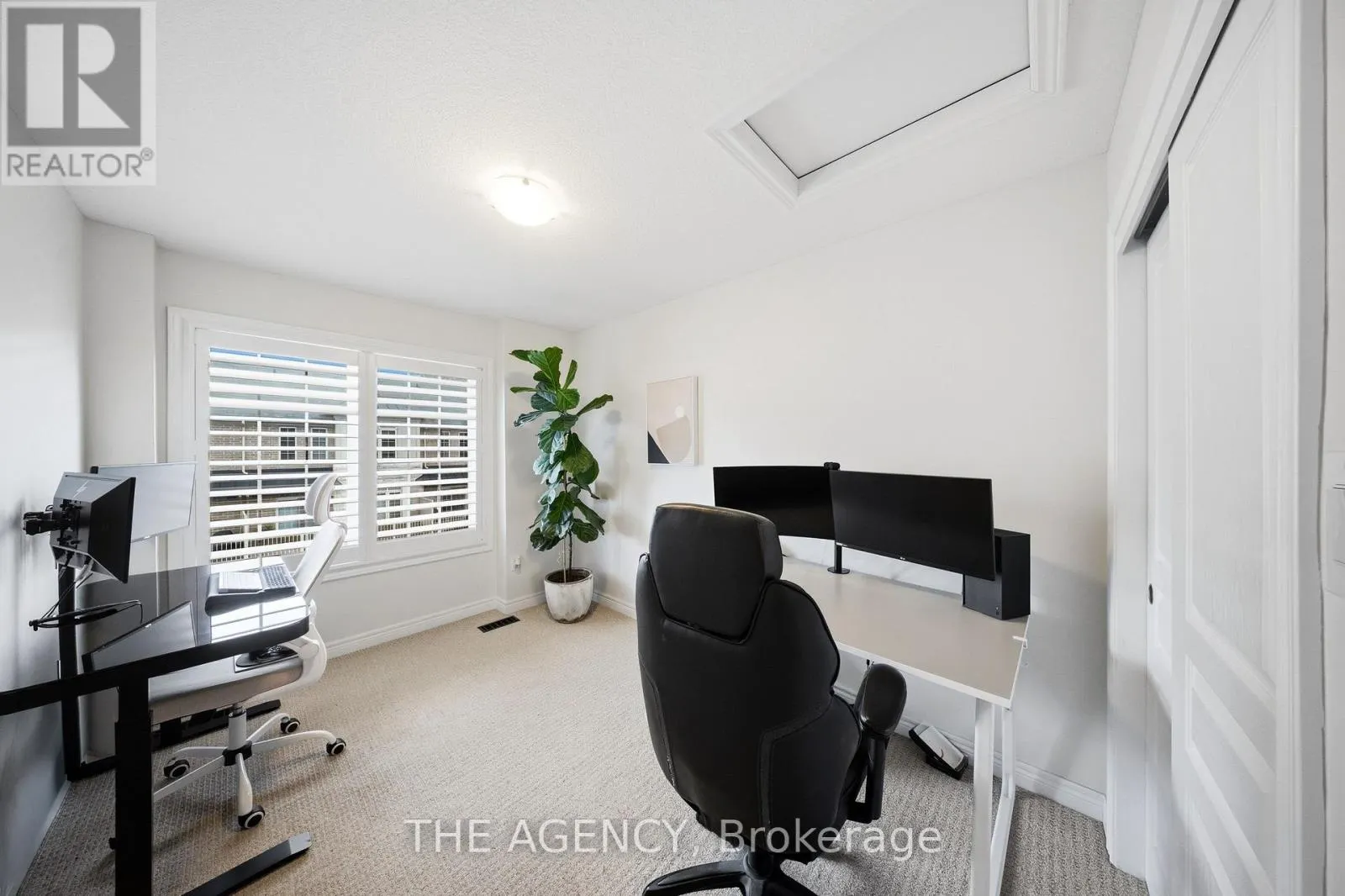 19 - 215 DUNDAS STREET E
