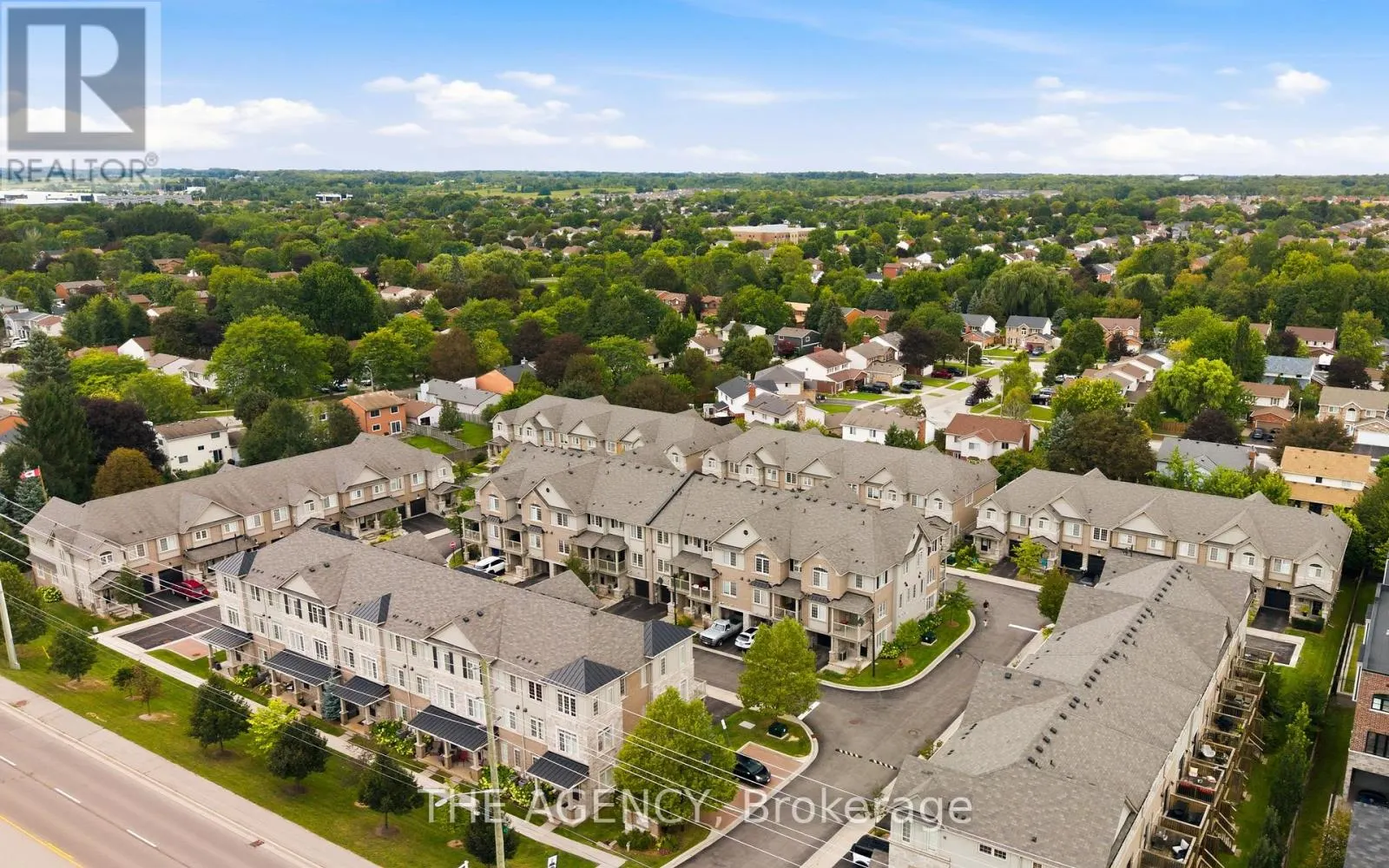 19 - 215 DUNDAS STREET E