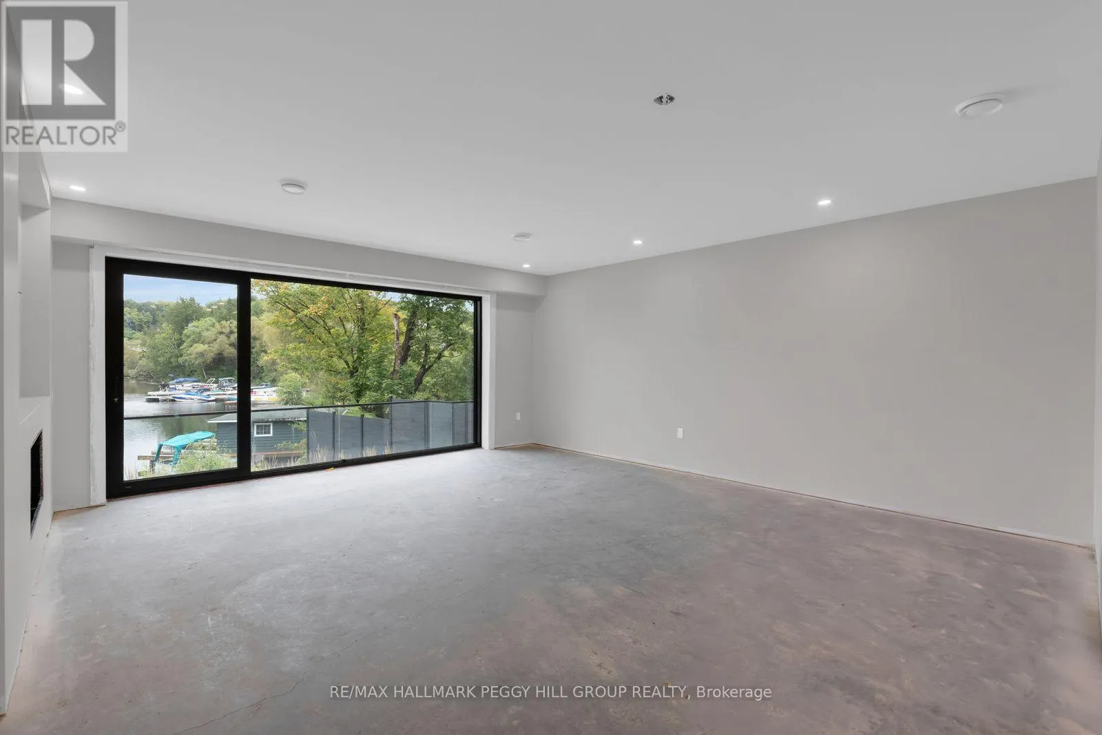 305 - 32 BRUNEL ROAD