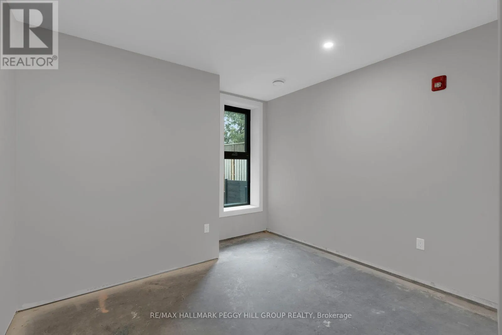 305 - 32 BRUNEL ROAD