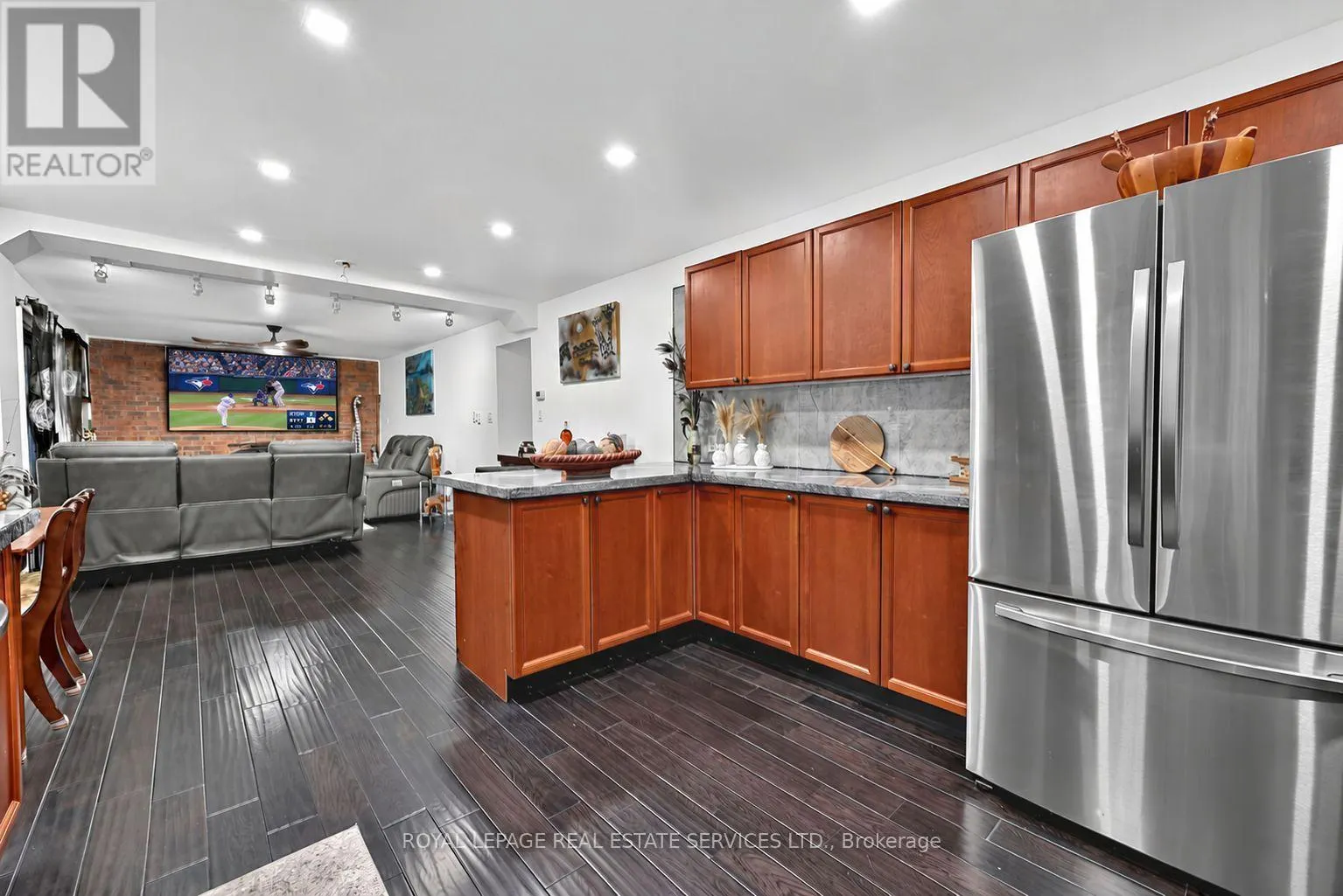 122 ALGONQUIN DRIVE