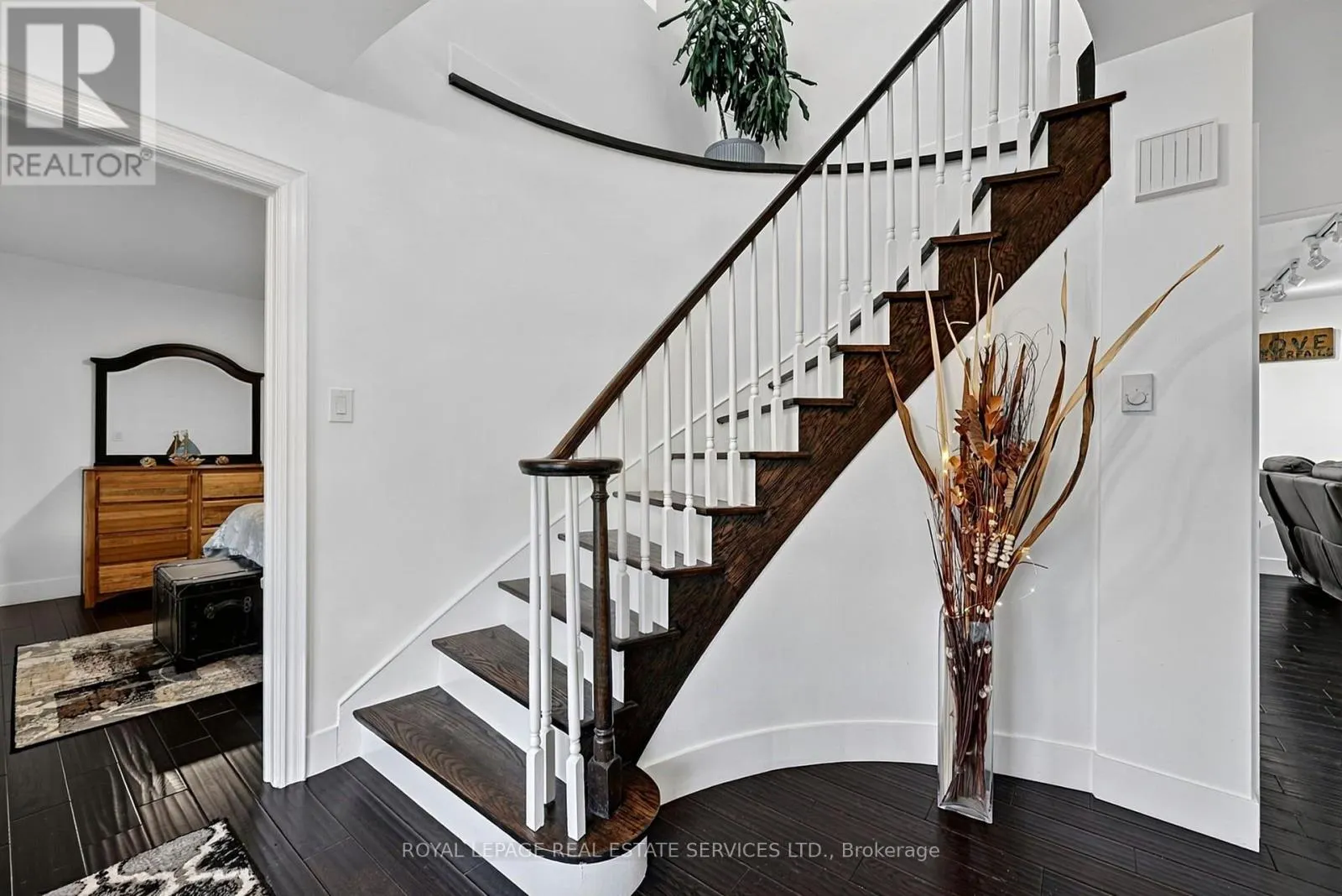 122 ALGONQUIN DRIVE