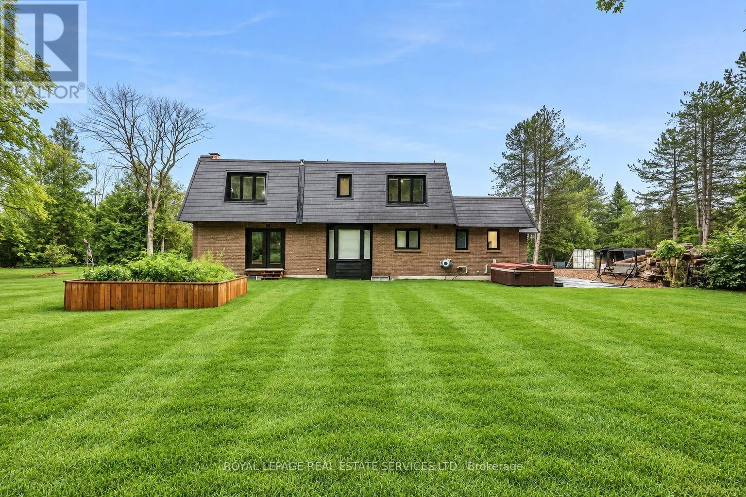 122 ALGONQUIN DRIVE