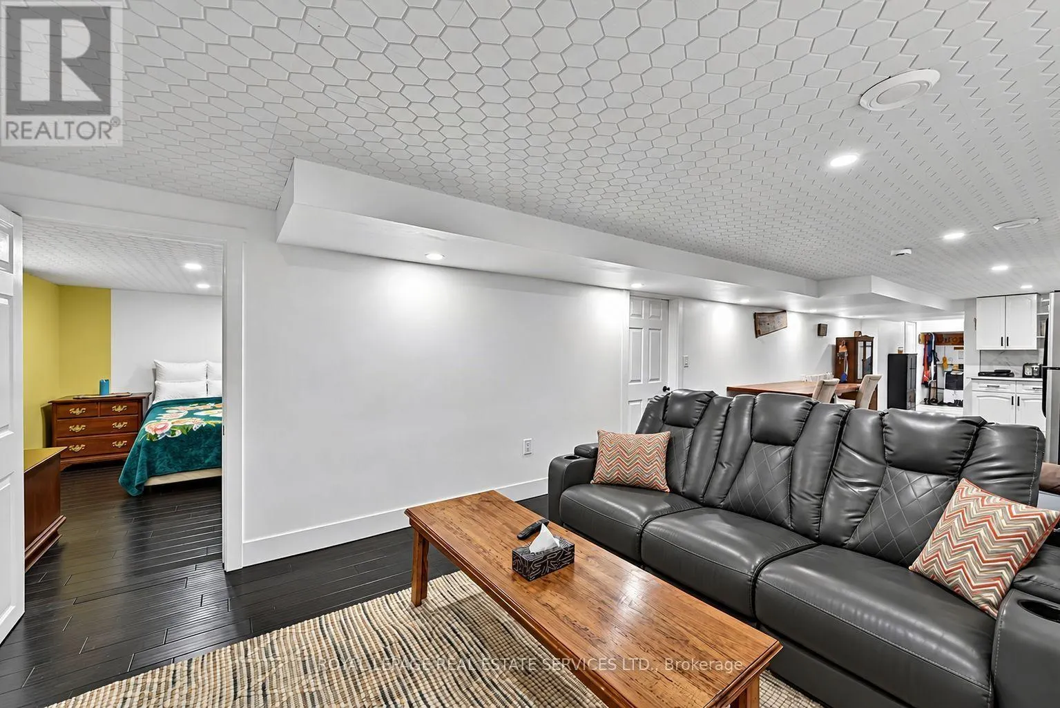 122 ALGONQUIN DRIVE