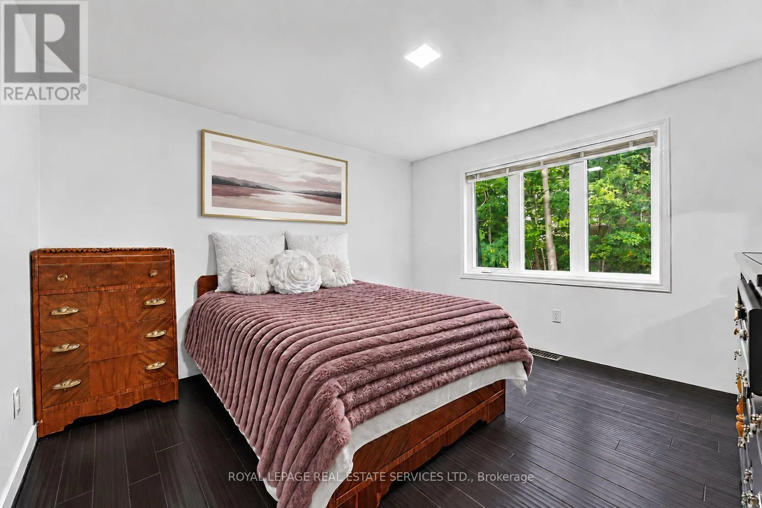 122 ALGONQUIN DRIVE