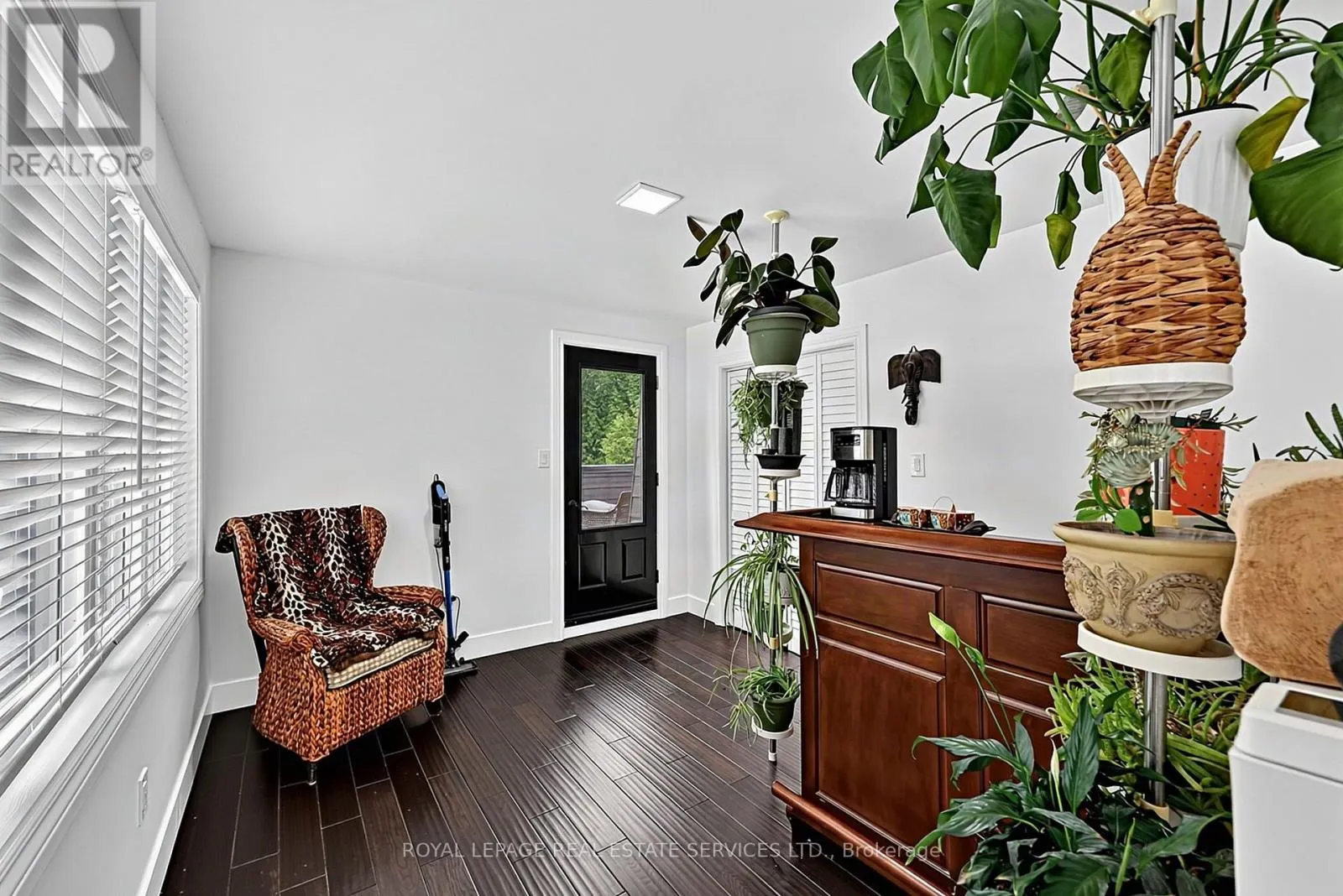122 ALGONQUIN DRIVE