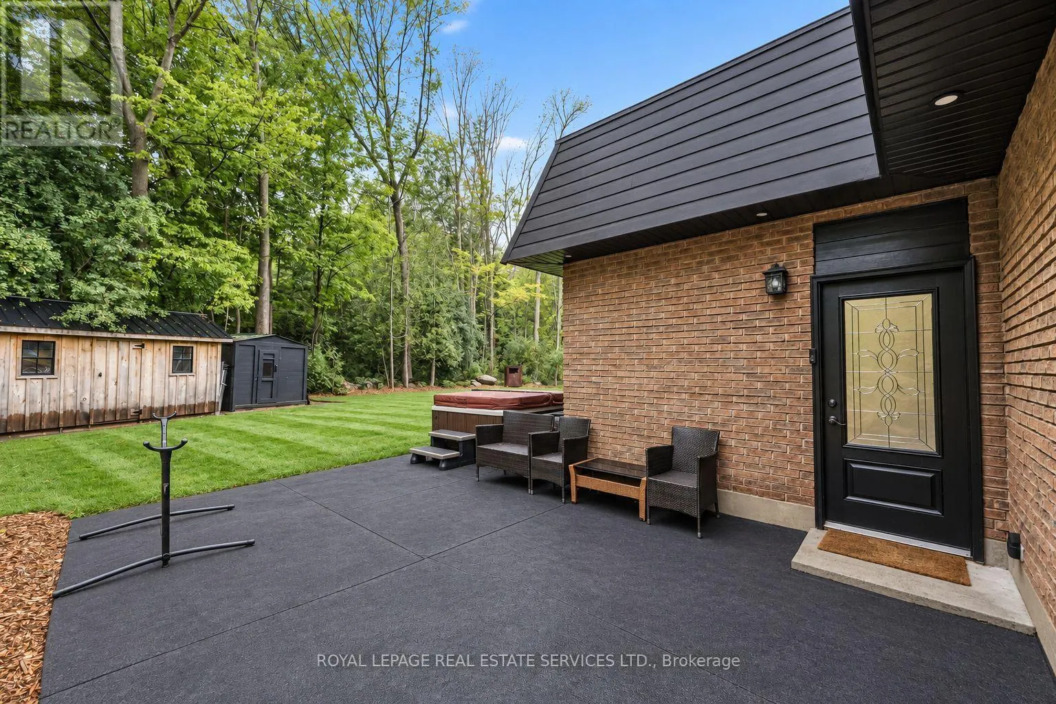 122 ALGONQUIN DRIVE