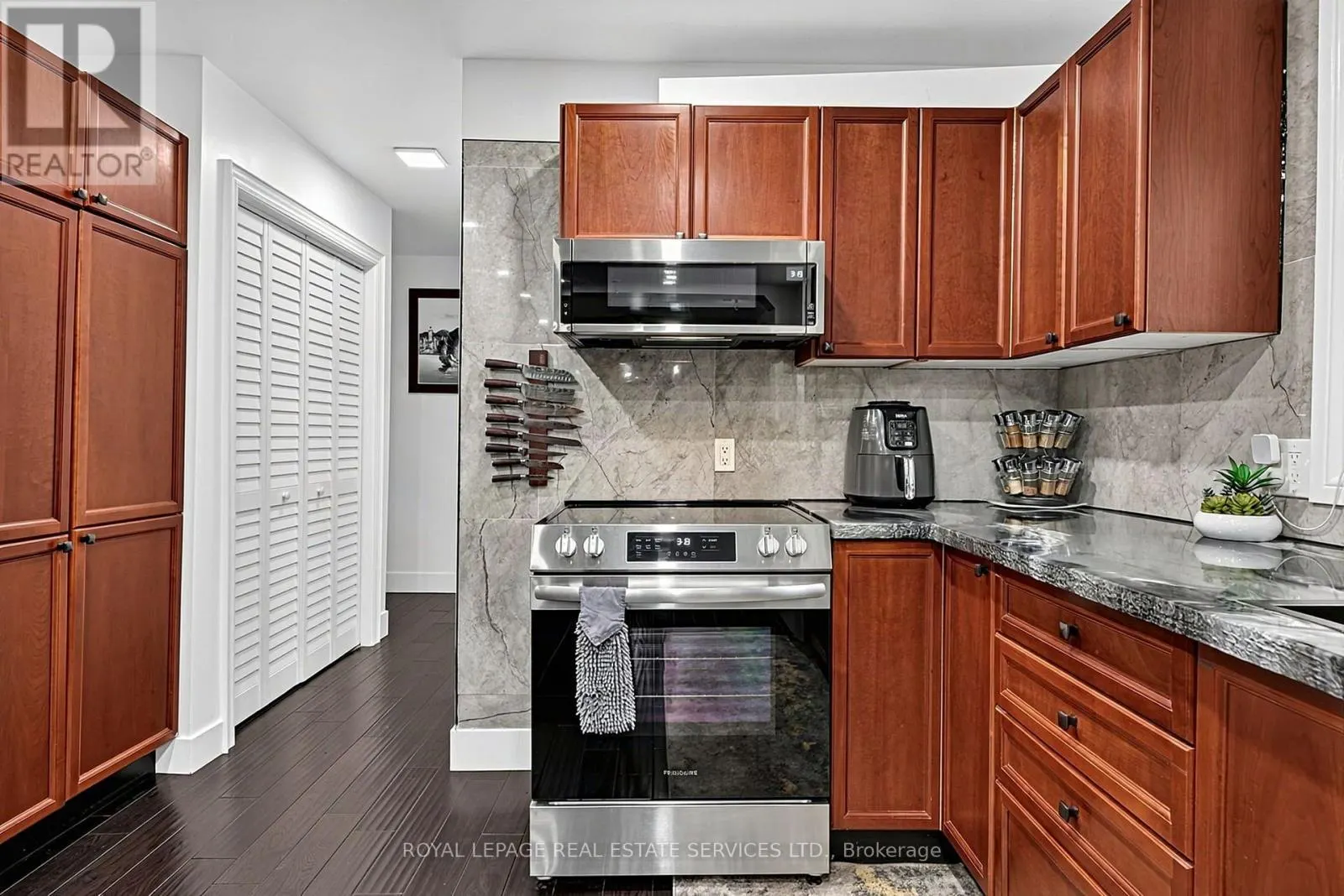 122 ALGONQUIN DRIVE