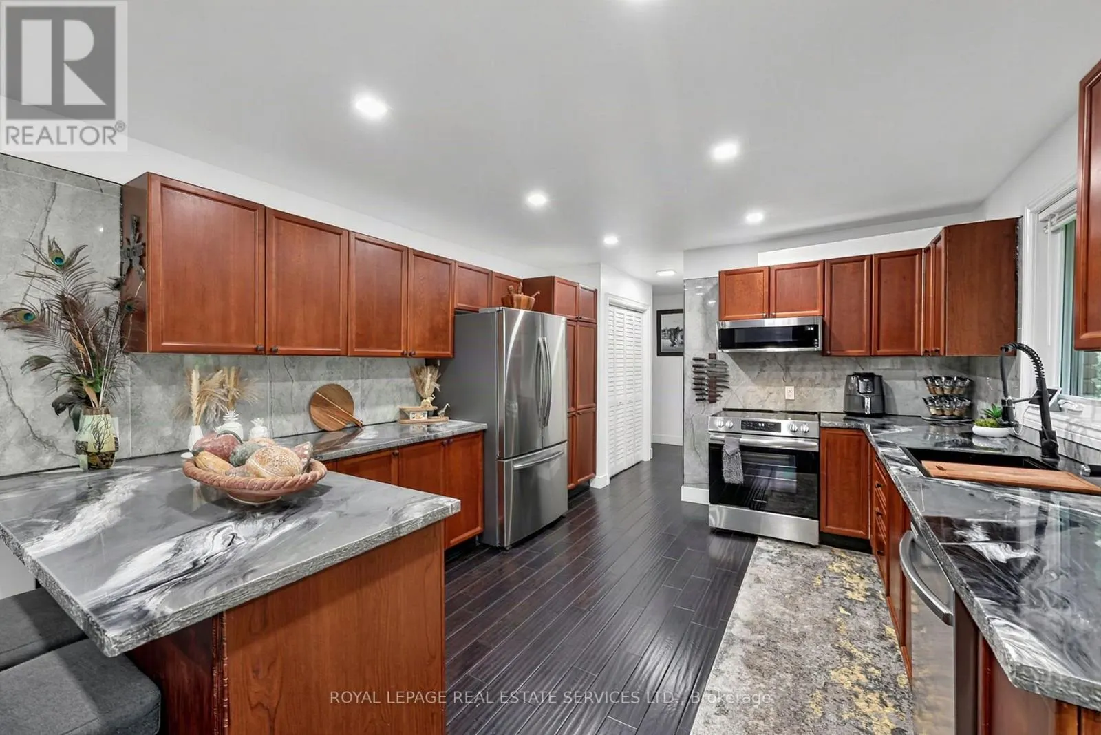 122 ALGONQUIN DRIVE