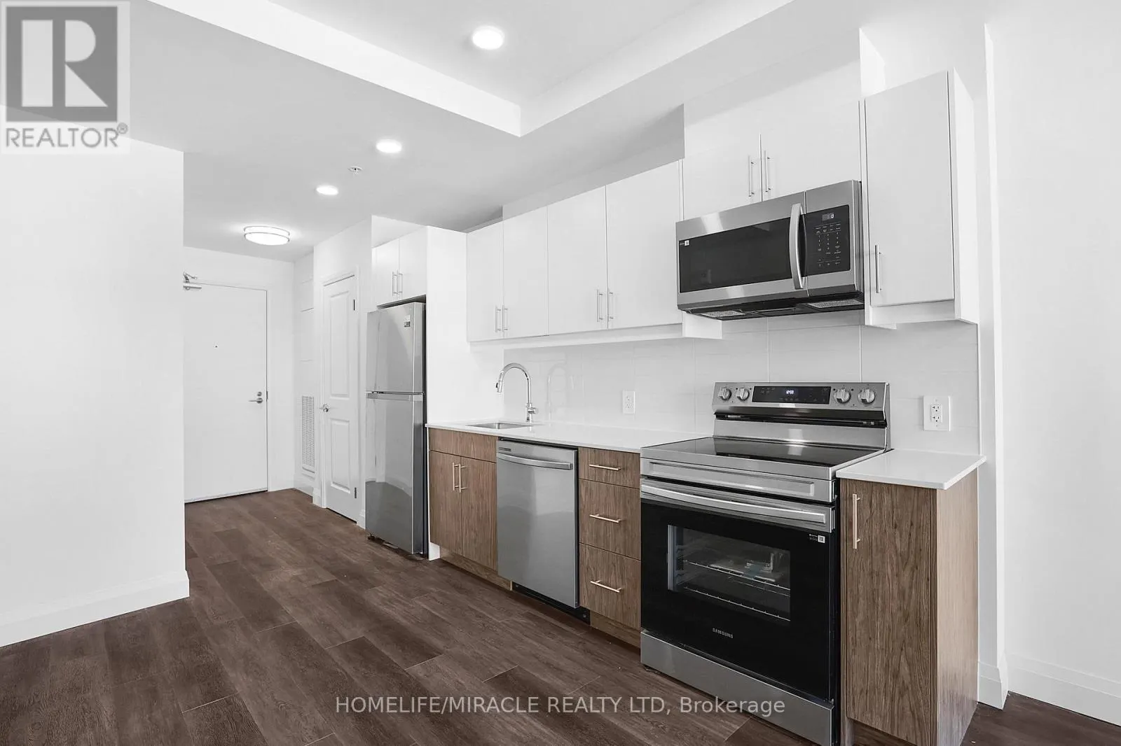 320 - 1333 WEBER STREET E