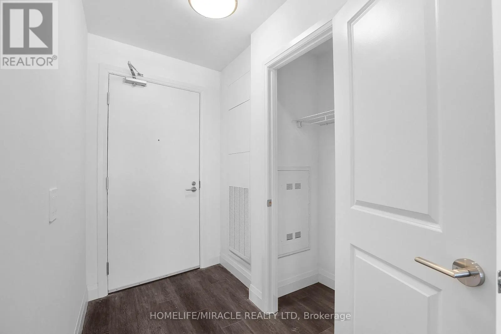 320 - 1333 WEBER STREET E