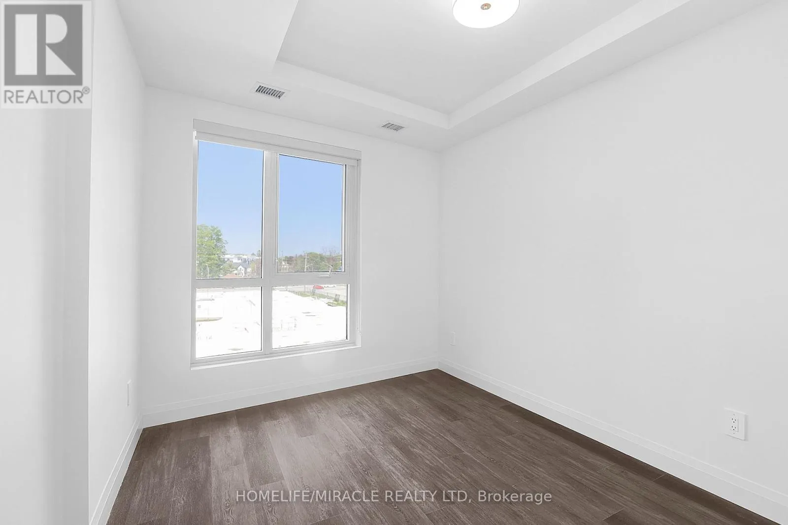 320 - 1333 WEBER STREET E