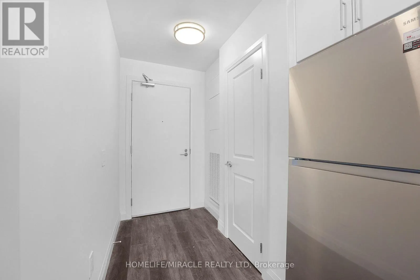 320 - 1333 WEBER STREET E
