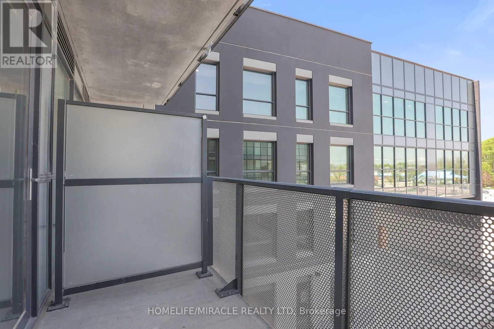 320 - 1333 WEBER STREET E