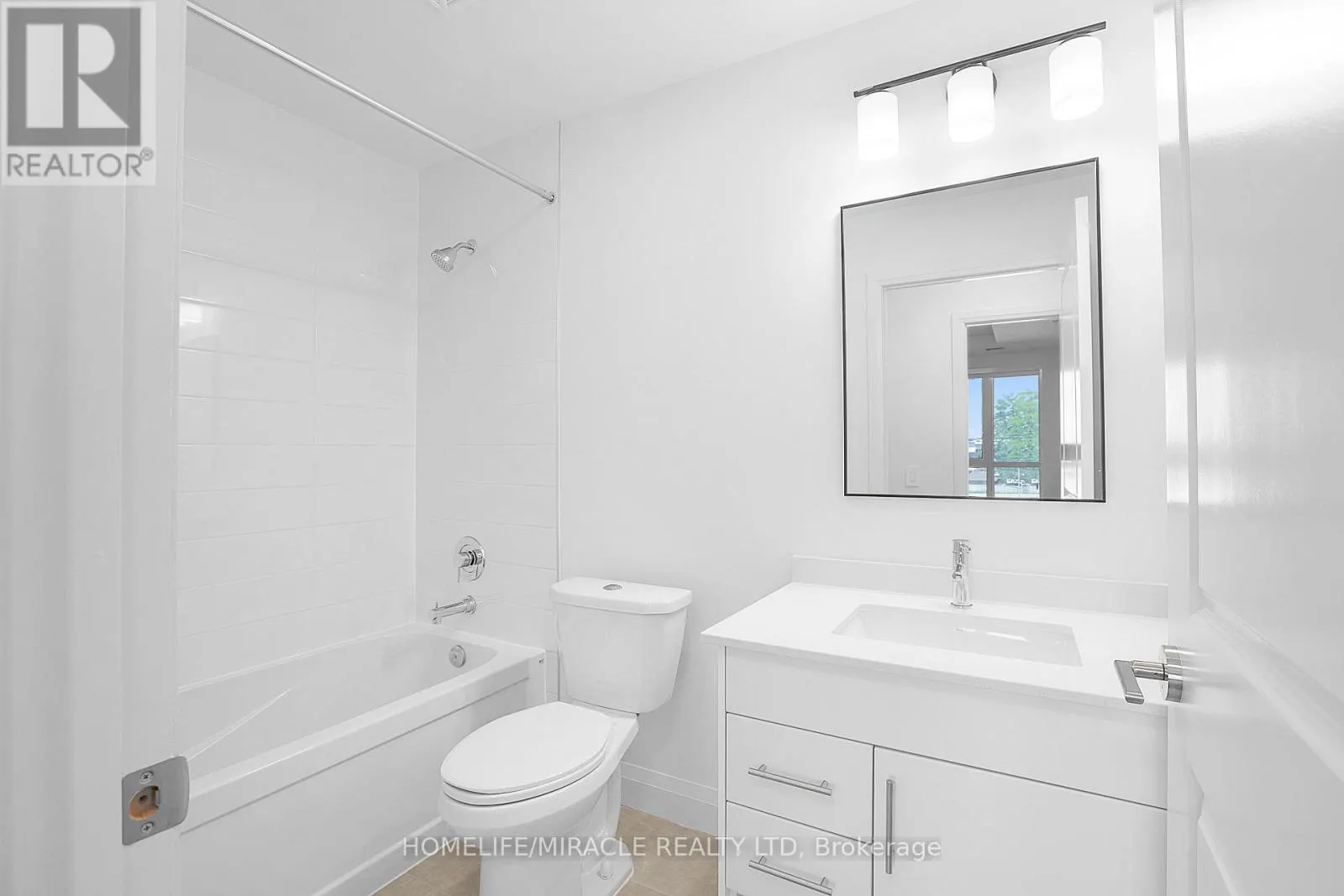 320 - 1333 WEBER STREET E