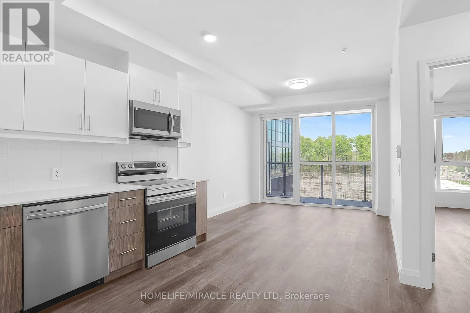 320 - 1333 WEBER STREET E